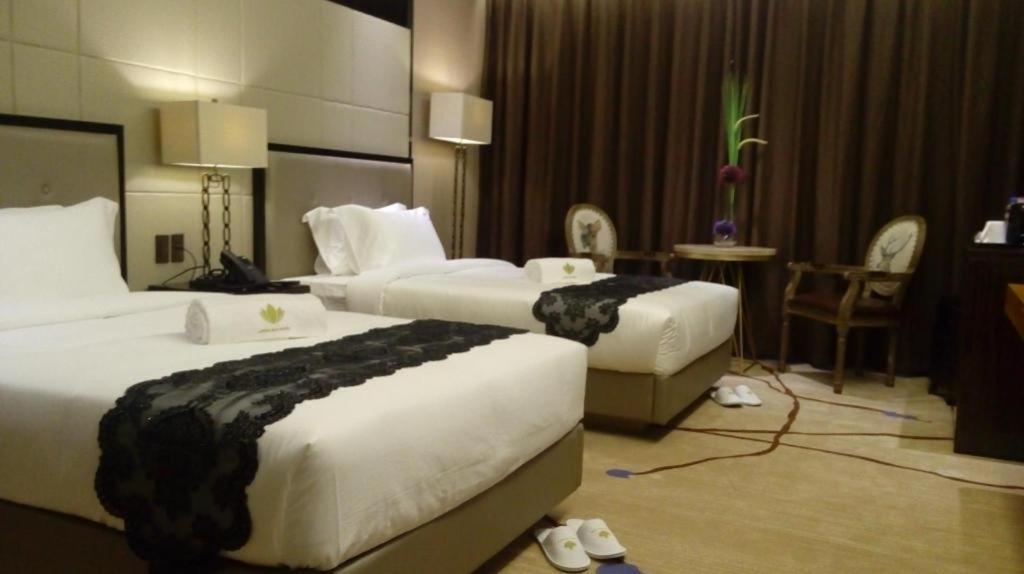 Lotus Blu Hotel Legazpi Extérieur photo