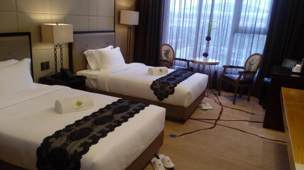 Lotus Blu Hotel Legazpi Extérieur photo