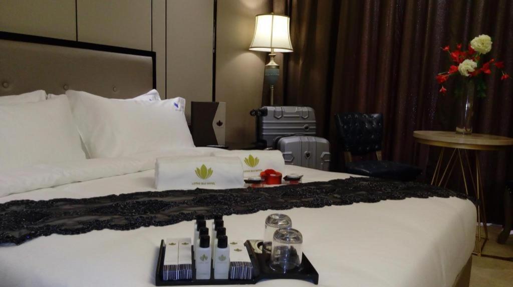 Lotus Blu Hotel Legazpi Extérieur photo