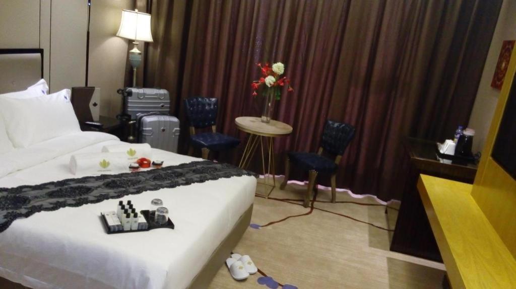 Lotus Blu Hotel Legazpi Extérieur photo