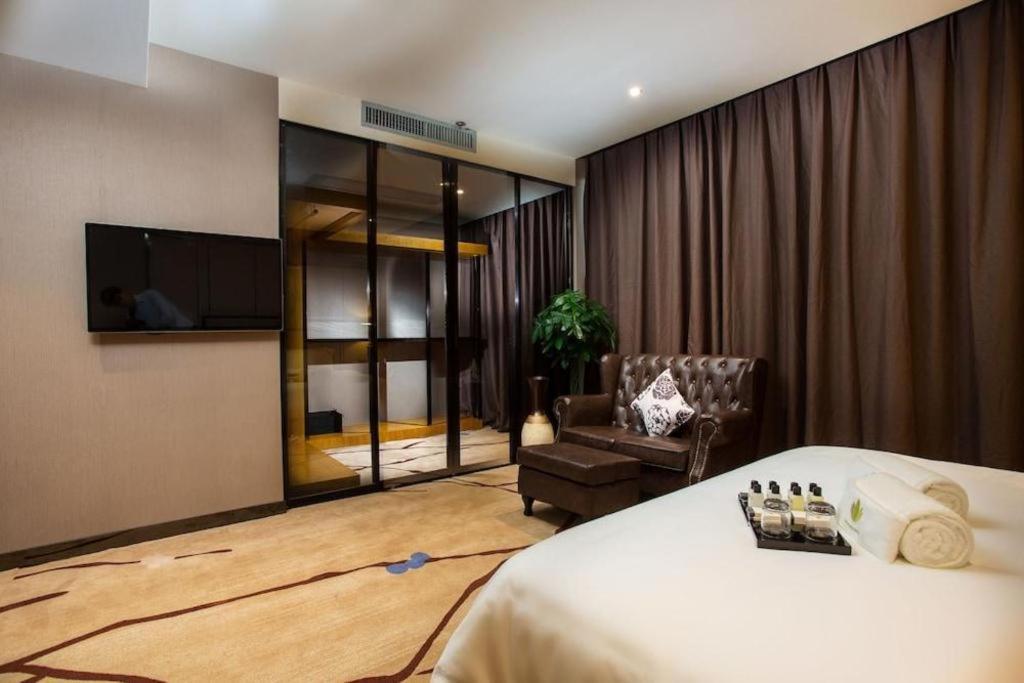 Lotus Blu Hotel Legazpi Extérieur photo