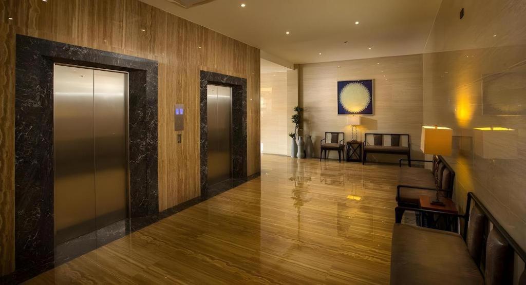 Lotus Blu Hotel Legazpi Extérieur photo