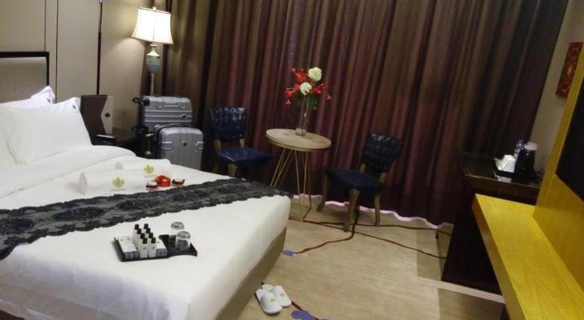 Lotus Blu Hotel Legazpi Extérieur photo