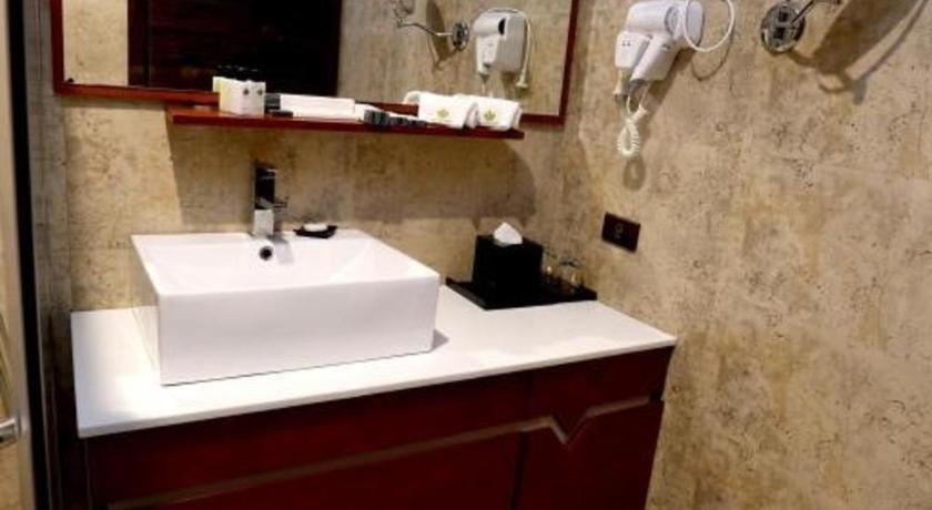 Lotus Blu Hotel Legazpi Extérieur photo