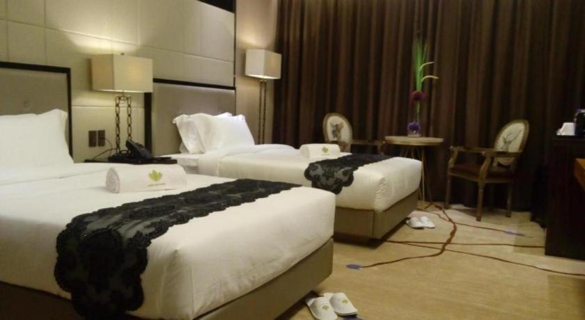 Lotus Blu Hotel Legazpi Extérieur photo