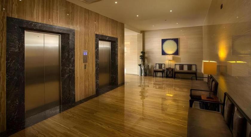 Lotus Blu Hotel Legazpi Extérieur photo