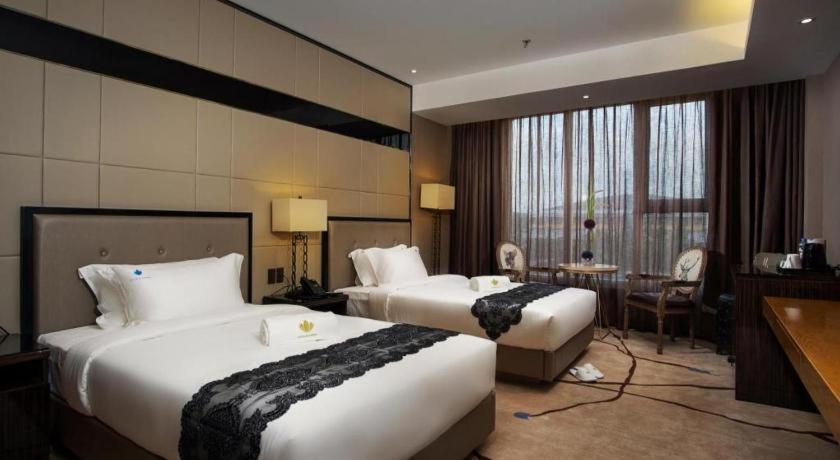 Lotus Blu Hotel Legazpi Extérieur photo